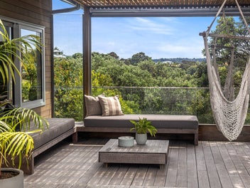 En Pointe - Reserve Front