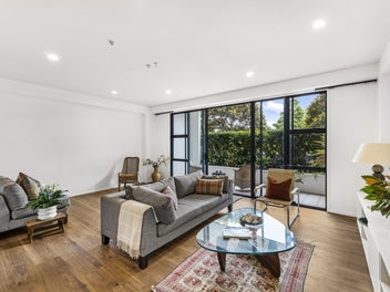 Property Vacant - pet friendly too!