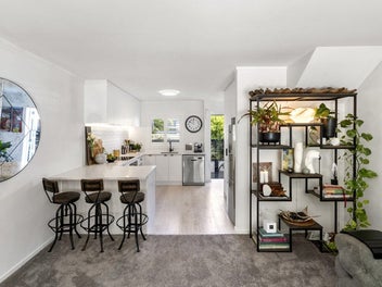 QUINTESSENTIALLY PARNELL - NO BC