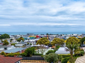 PANORAMIC SEA AND CITY VIEWS