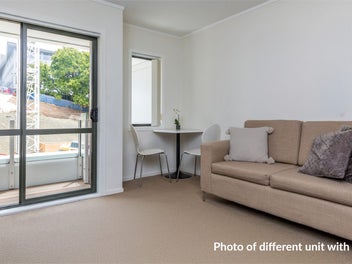 FREEHOLD Waterfront Fringe 2 Beds, 1.5 Bath, 1 Car