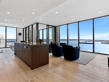 Freehold 204sqm large 3 bed in Pacifica