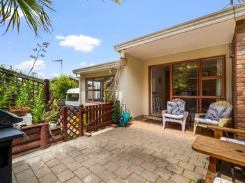 Superb Saint Johns Hill town house