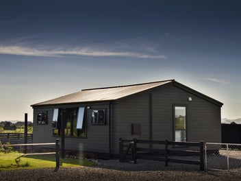 5.4ha Double-Glazed Cottage + Sleepout