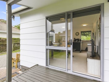 Coastal Cutie! Private, Sunny, and Low-Maintenance