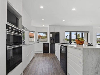 VENDORS BOUGHT - MOVE TO THE BEACH