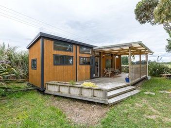 High-spec removable tiny home