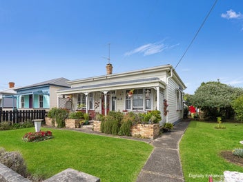 A Classic Cottage Wrapped in Charm