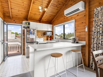 MAKE AN OFFER, ACT FAST NOW - VENDOR MUST SELL!