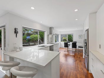 Australia Bound-Must Be Sold!