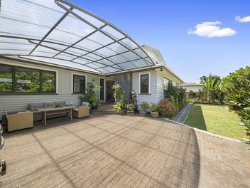 #THEDAY A Family Favourite on a Prime Corner Site