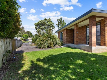 #THEDAY Renovated Home in Popular Settlers Cove