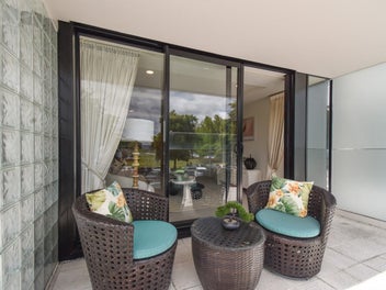 Move-In Ready! Lake Views & City Vibes