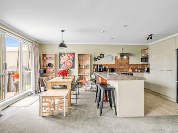 Palm Views, Poolside Living & Easy Coastal Comfort