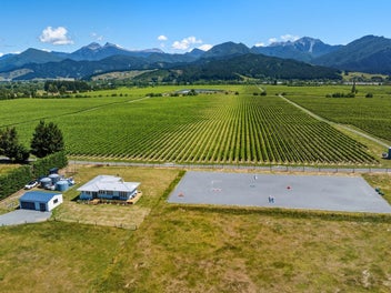 Lifestyle opportunity, horse friendly with sheds