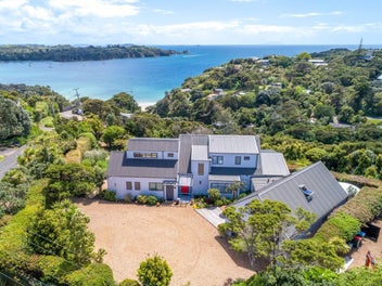 Idyllic Coastal Retreat