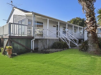 #THEDAY 3 Bedroom Home with Water Views