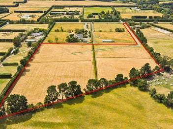 Secluded and sheltered four hectares