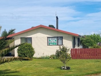 Spacious 3 Bedroom on large section