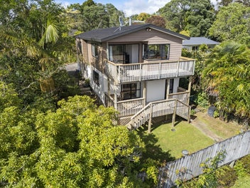 Large Living | Elevated City Views