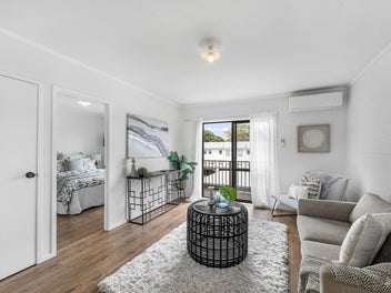 AFFORDABLE UNIT IN ELLERSLIE!!