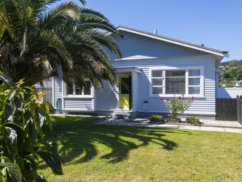 Sun-drenched bungalow in sought-after Mangapapa