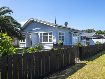 Sun-drenched bungalow in sought-after Mangapapa