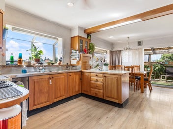 Motivated Vendors Moving South - MUST SELL!