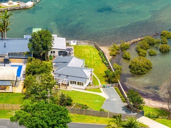 Classic waterfront bach