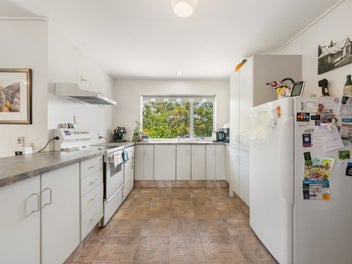 Easy Living Overlooking the Park!