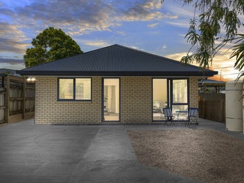 Stunning Modern Townhouse in Brown Owl Awaits You!