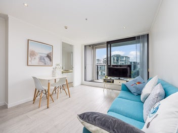 Must Sell, 2 Bed 2 Bath 1 Carpark