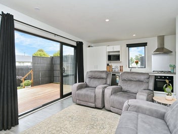 Opportunity Knocks - Big Shed & Room To Build