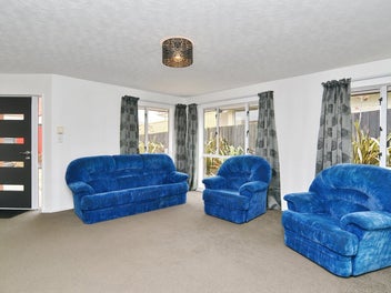 * UNDER OFFER * Awesome Location In Central Bright