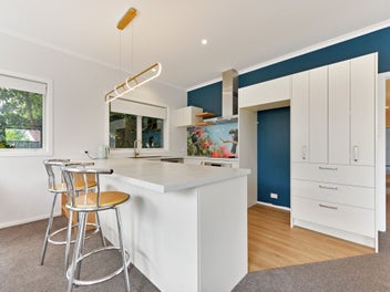 Stylish Townhouse in Prime Stoke Location