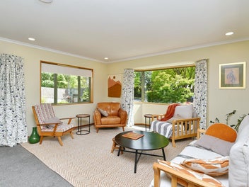 * UNDER OFFER * Astute Buyers Need To See This Gem