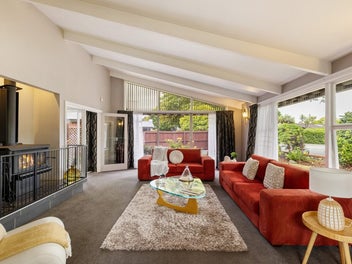 Supersized Ilam Living - This Must Sell!