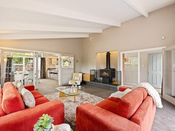 Supersized Ilam Living - This Must Sell!