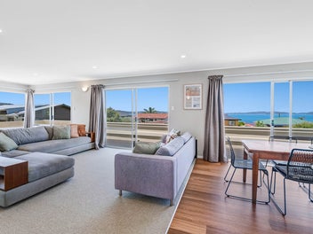 Sun-Filled Family Home in Snells Beach