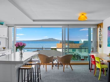 Seaviews, Sand, Secure & Superbly Located