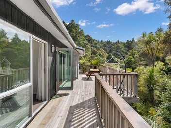 Private, Elevated Living Close to Town