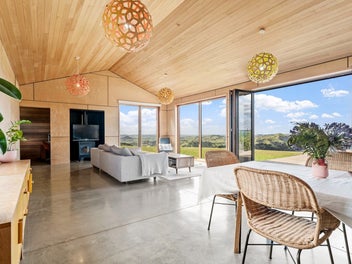 Exceptional Home Exceptional Views!!!