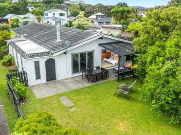 Secluded Whangamata hideaway with reserve access