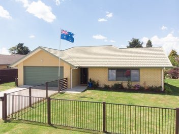 MODERN COMFORT, MADE FOR ENTERTAINING