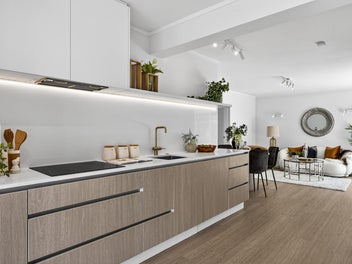 Stylish, Renovated & Beachside