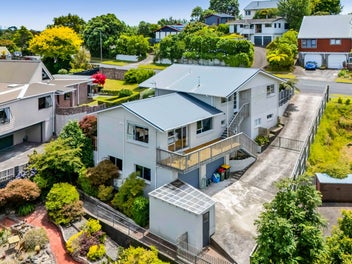 Generous Family Living In Frankleigh Park