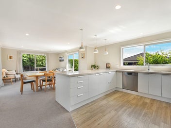 Executive Richmond Home with Pool & Spa