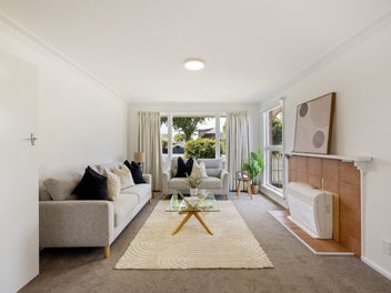 Smart Start, Superb Location, Burnside High Zoned