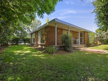 Smart, Sunny and Move in Ready!