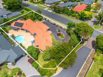 Large-Scale Living With Granny Flat And Pool